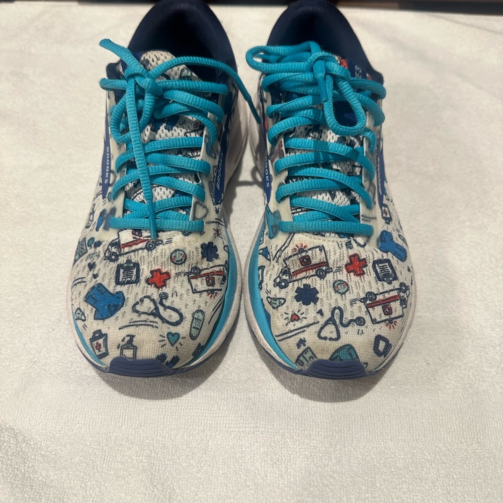 Brooks Blue and White Patterned Sneakers